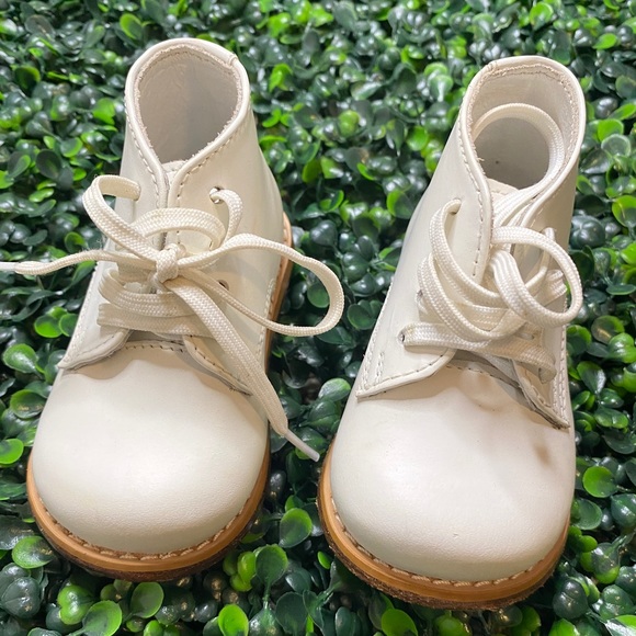 Josmo Walking Shoes - Picture 1 of 2